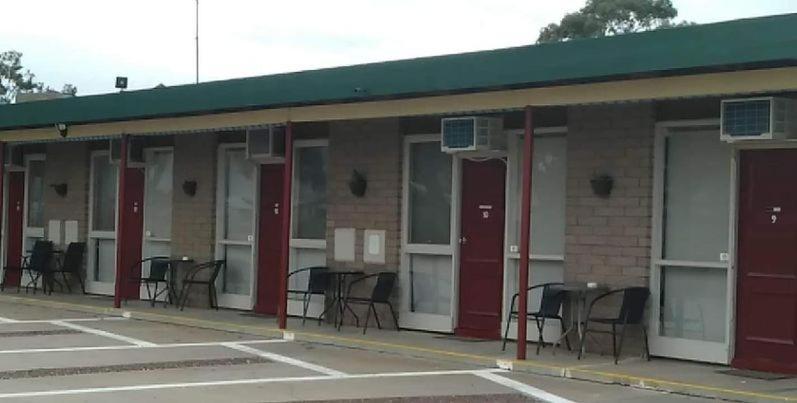 הורסהאם Smerdon Lodge Motel מראה חיצוני תמונה