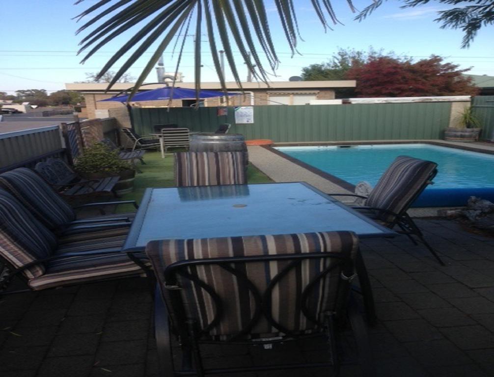 הורסהאם Smerdon Lodge Motel מראה חיצוני תמונה