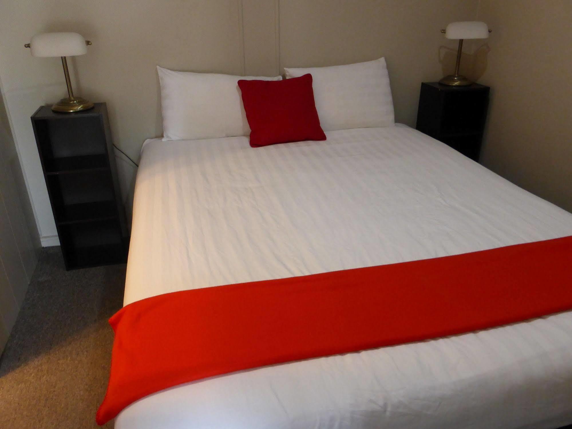 הורסהאם Smerdon Lodge Motel מראה חיצוני תמונה