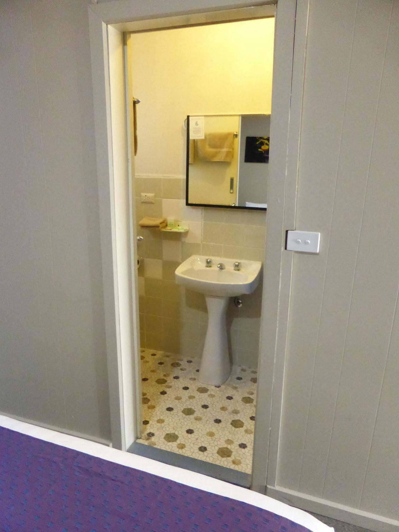 הורסהאם Smerdon Lodge Motel מראה חיצוני תמונה