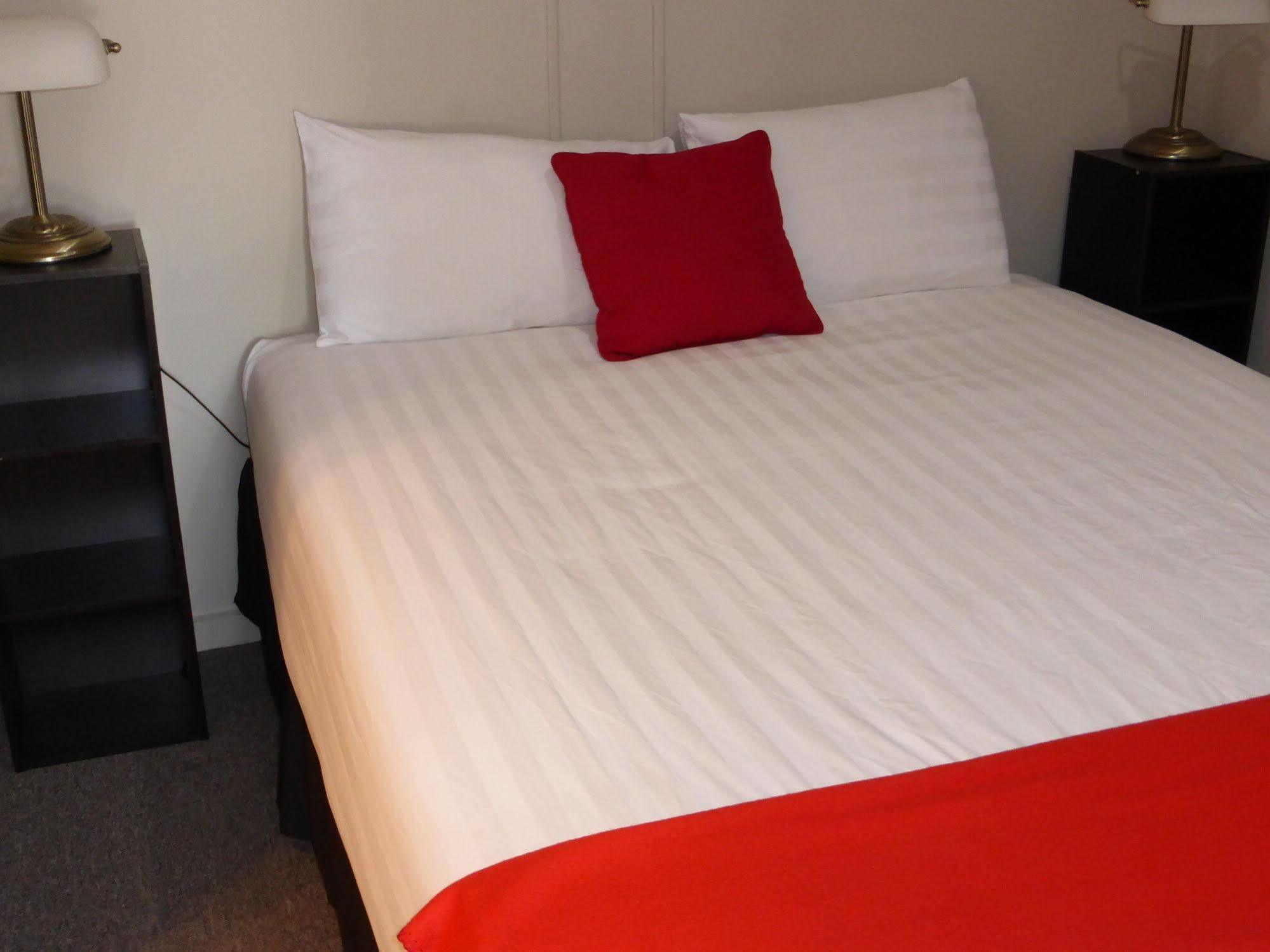 הורסהאם Smerdon Lodge Motel מראה חיצוני תמונה