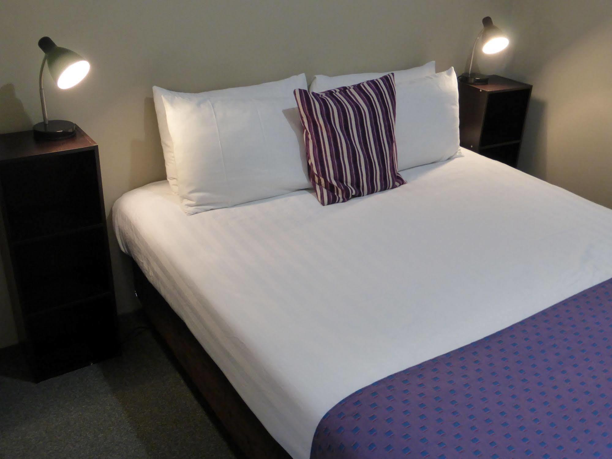 הורסהאם Smerdon Lodge Motel מראה חיצוני תמונה