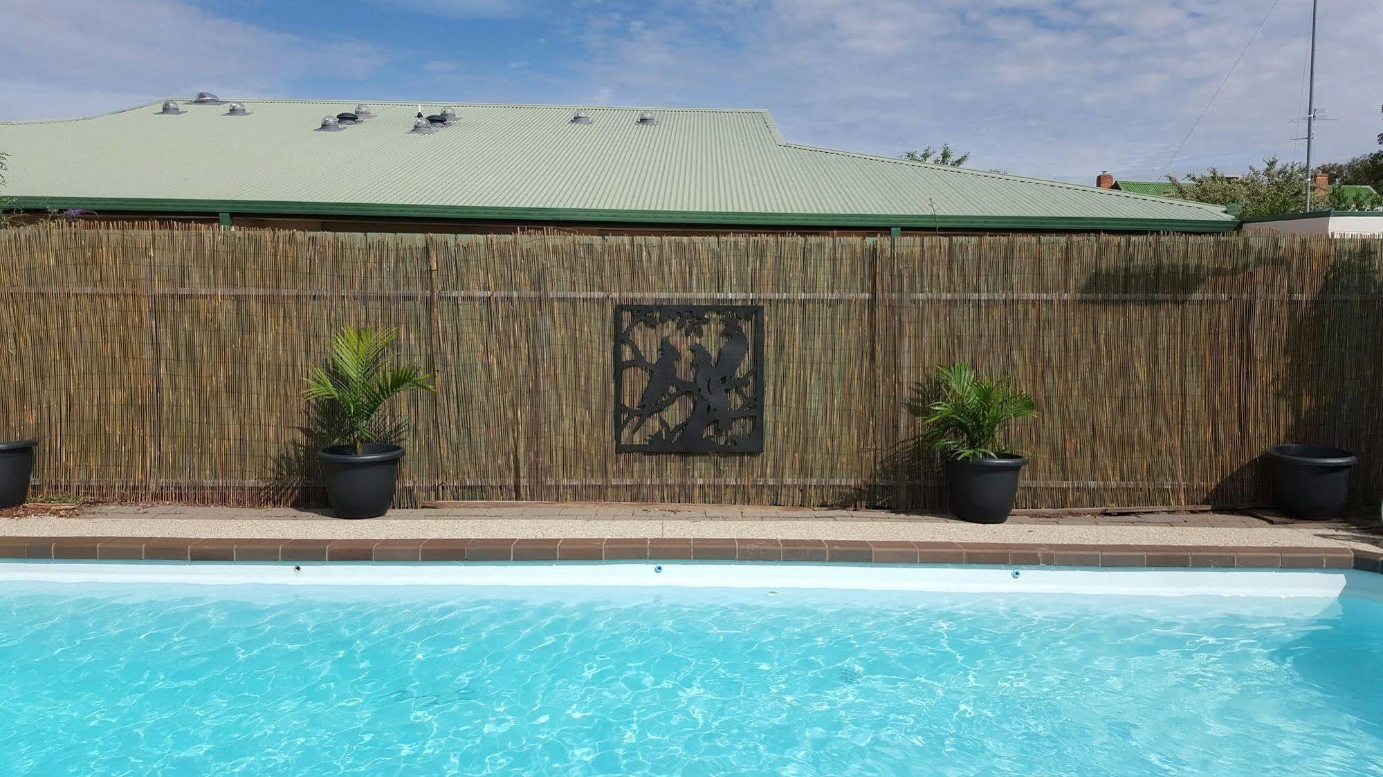 הורסהאם Smerdon Lodge Motel מראה חיצוני תמונה