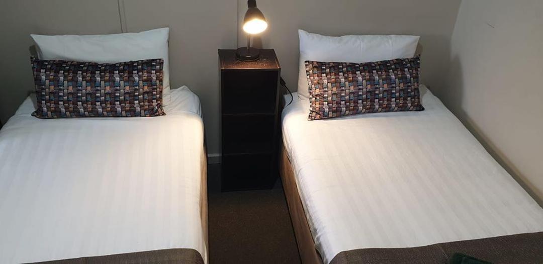 הורסהאם Smerdon Lodge Motel מראה חיצוני תמונה
