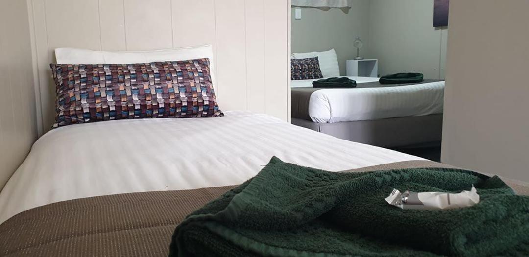 הורסהאם Smerdon Lodge Motel מראה חיצוני תמונה