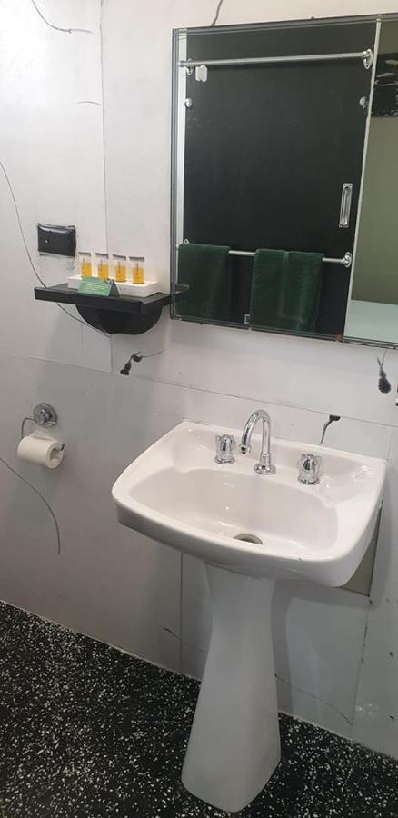 הורסהאם Smerdon Lodge Motel מראה חיצוני תמונה