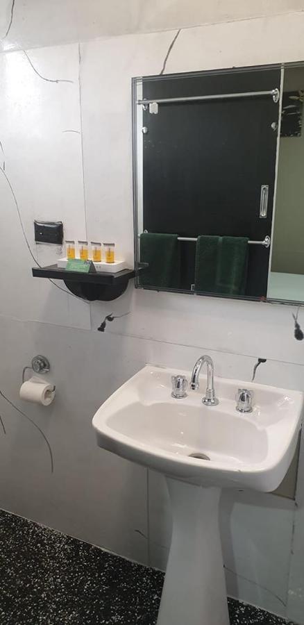 הורסהאם Smerdon Lodge Motel מראה חיצוני תמונה